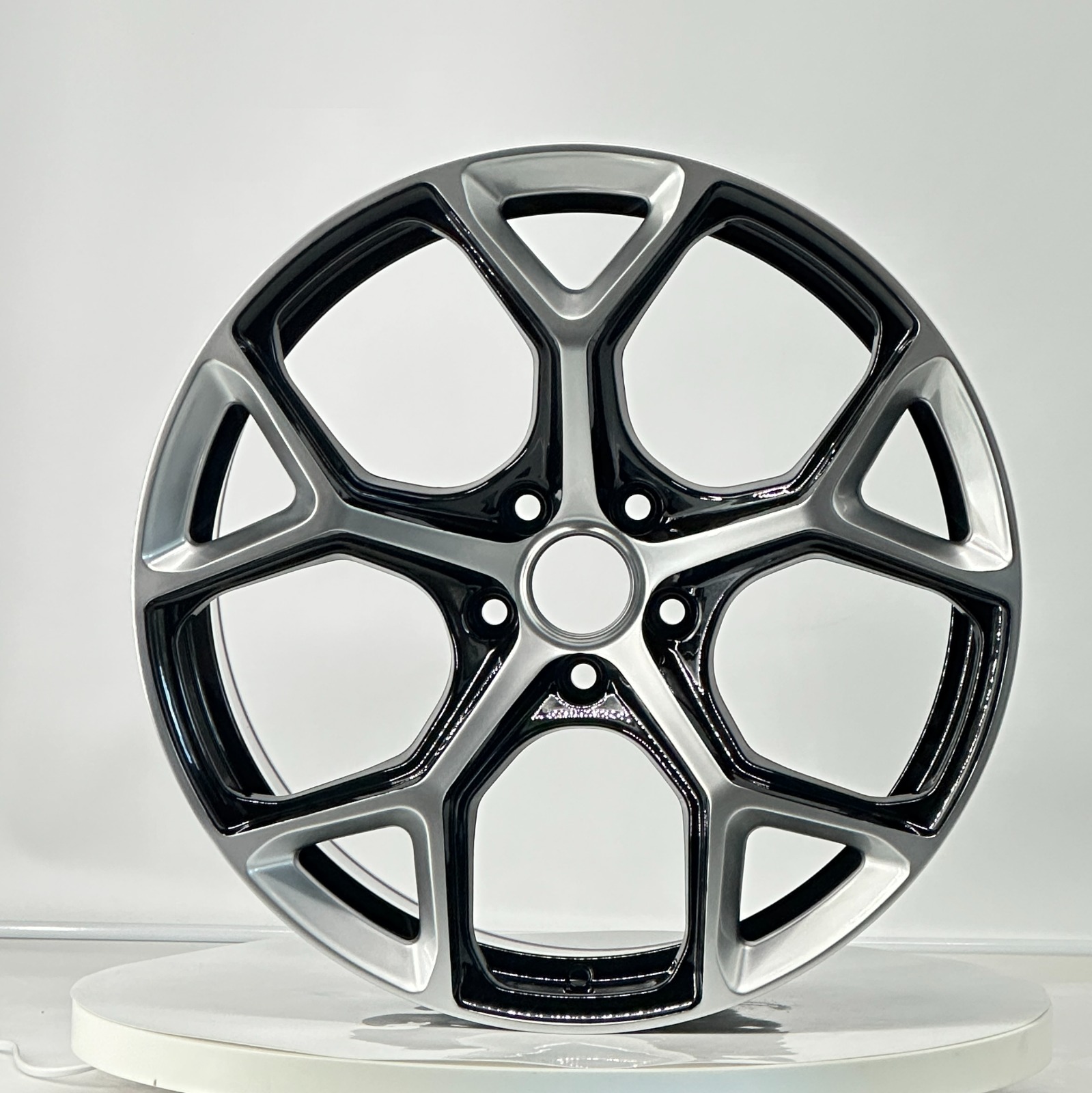 TRUVA 1177 8.5X20 5X112 ET33 BF 66,6 1